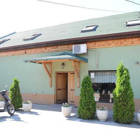 Zlatni Klas Zrenjanin Exterior foto